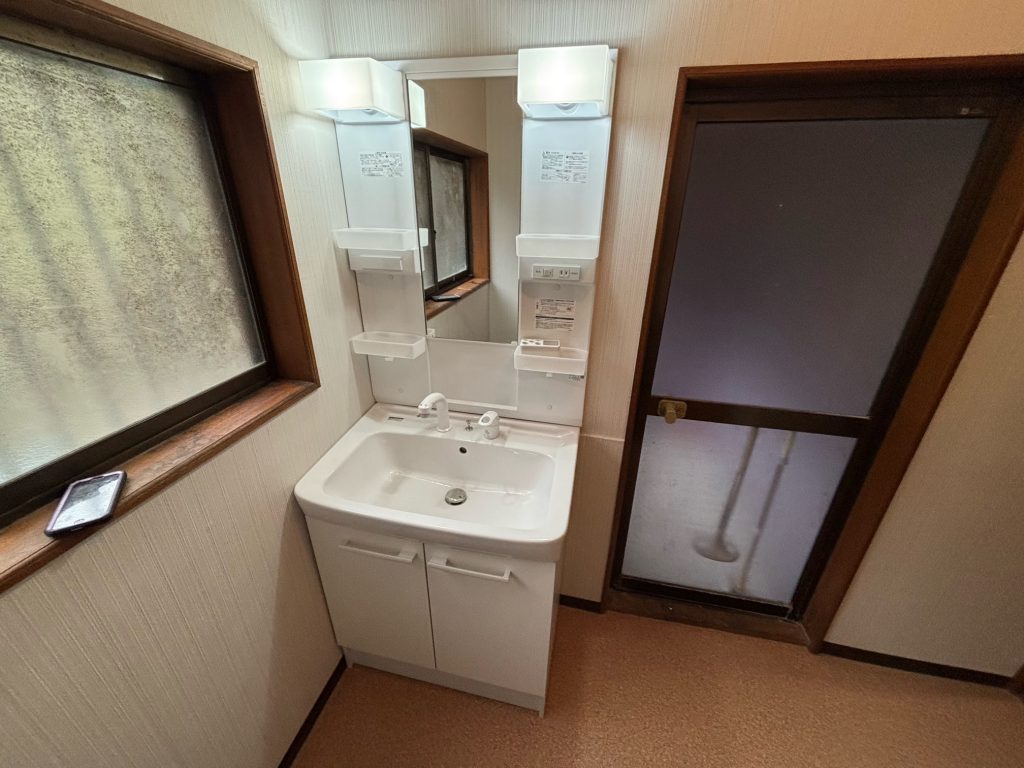 渋川市　洗面台交換工事〈LIXIL　洗面台　オフト　W750　一面鏡〉