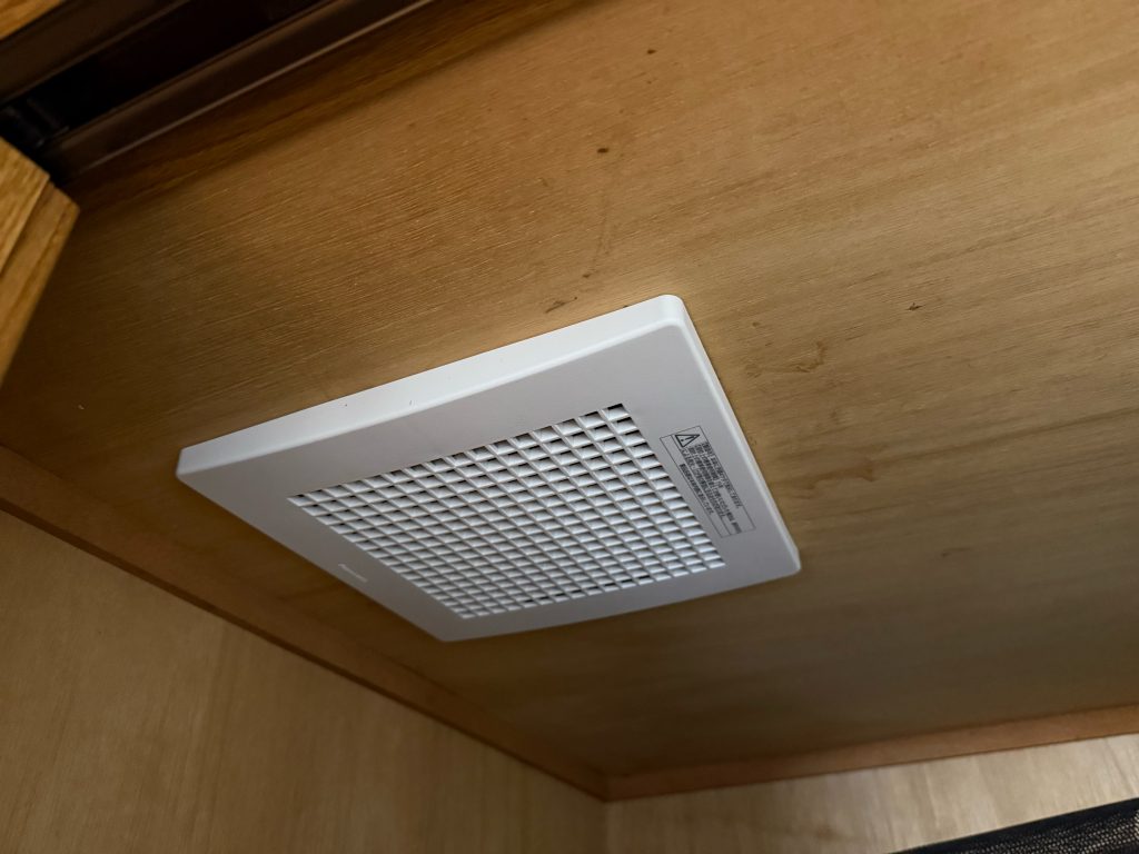 沼田市　収納換気扇工事〈Panasonic　換気扇　FY-17B7/56　100Φ〉